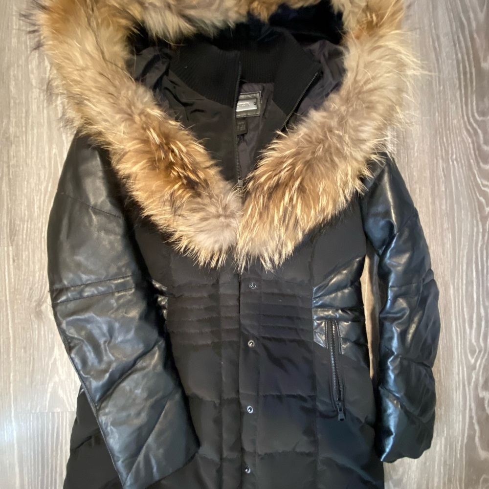 Danier women’s winter coat. Fur trim, leather sleeves, puff XS
